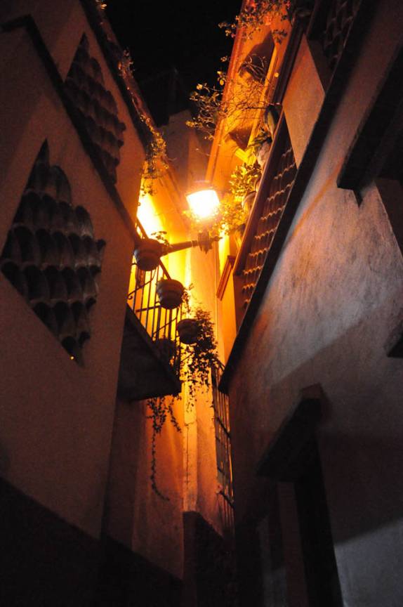 As varandas quase se tocam no famoso 'Callejón del Beso', em Guanajuato, no México